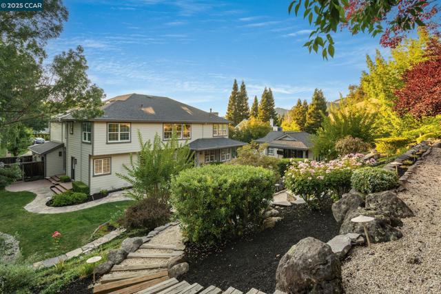 51 Brightwood Cir, Danville CA: https://media.crmls.org/mediaz/38ddbda6-2a5b-475b-9b14-863ce8cc9381.jpg