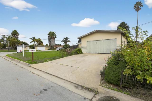 290 Zurich, Watsonville CA: https://media.crmls.org/mediaz/38dde09d-5ec2-4e9c-b0fc-7e8fb52fc776.jpg