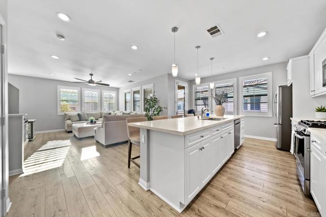 Detail Gallery Image 4 of 27 For 1148 Calle Obsidiana #3,  Chula Vista,  CA 91913 - 3 Beds | 2 Baths