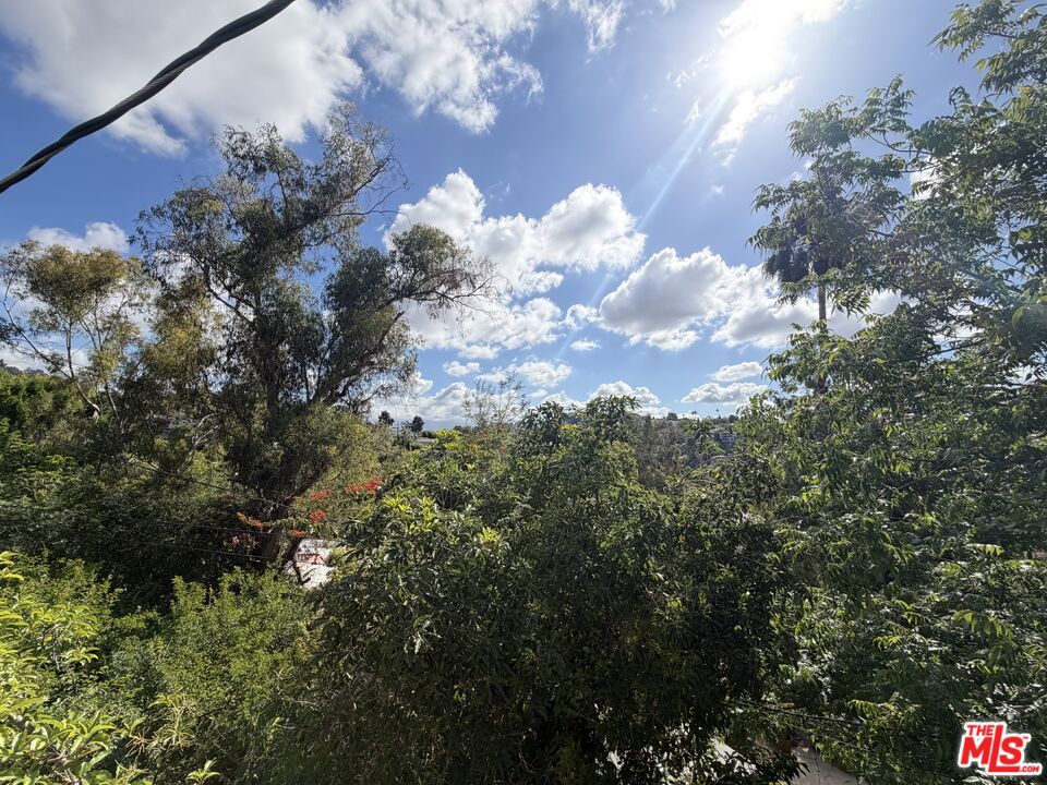 https://media.crmls.org/mediaz/38de6199-4eca-463c-ae41-a64a39f86148.jpg?preset=X-Large