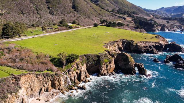 37305 Highway 1, Carmel CA: https://media.crmls.org/mediaz/38de81ed-0890-4355-b0e4-39476f8ed830.jpg