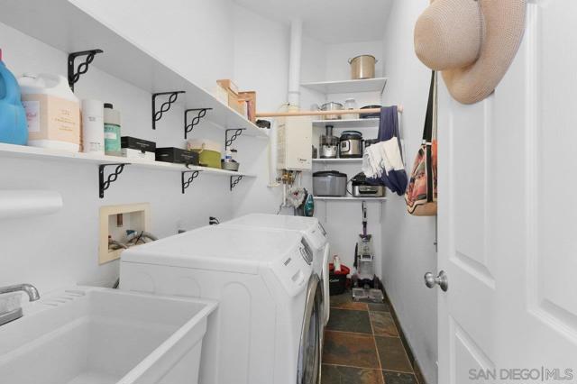 4386 Niagara Ave, San Diego CA: https://media.crmls.org/mediaz/38de84aa-1b68-475d-8828-51ea3bd249df.jpg