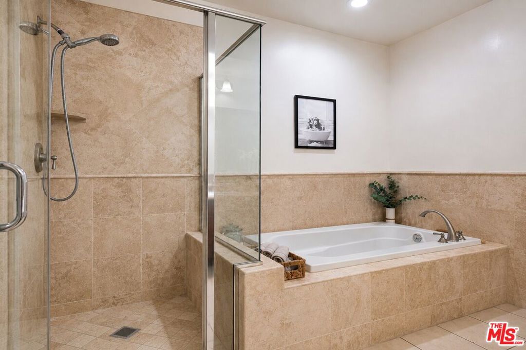 https://media.crmls.org/mediaz/38de9376-8b63-46a3-ac15-5e30e9c01231.jpg?preset=X-Large