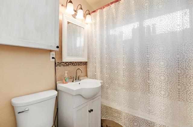 Detail Gallery Image 6 of 28 For 4666 Shoshoni Ave, San Diego,  CA 92117 - 3 Beds | 1 Baths