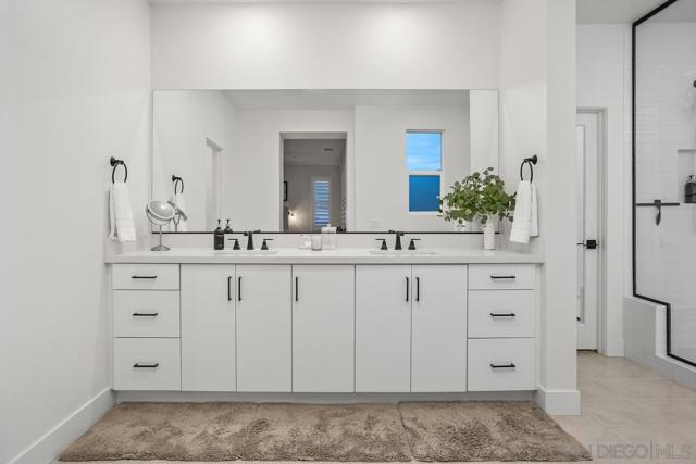 35505 Orchard Trails, Fallbrook CA: https://media.crmls.org/mediaz/38df5ee0-3780-44d1-86d7-16eadd120753.jpg