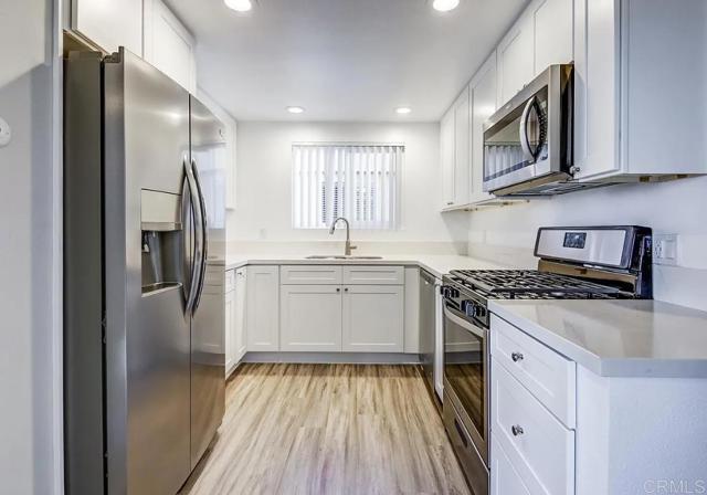 Detail Gallery Image 1 of 6 For 202 S. Nevada St a,  Oceanside,  CA 92054 - 2 Beds | 2 Baths