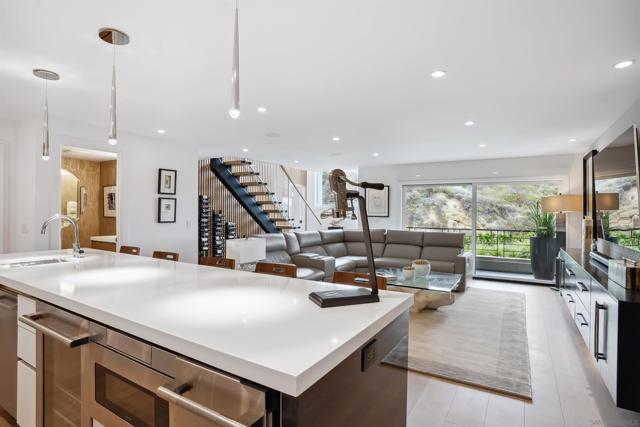 3334 Caminito Cabo Viejo, Del Mar CA: https://media.crmls.org/mediaz/38dff7d2-9563-483d-a01f-11dd79286c54.jpg