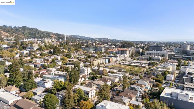 1532 Walnut St, Berkeley CA: https://media.crmls.org/mediaz/38e052be-5ad1-47cd-9c2f-ff8e5a04328f.jpg