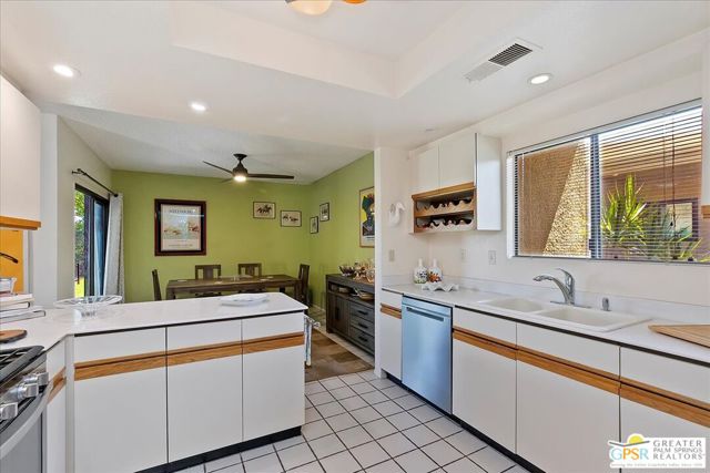 1326 N Tiffany Circle, Palm Springs CA: https://media.crmls.org/mediaz/38e0742b-03ec-460f-9ee8-057f24715ff0.jpg