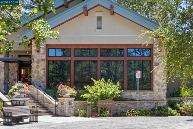 1150 Canyonwood Court, Walnut Creek CA: https://media.crmls.org/mediaz/38e0835f-c995-4c97-b69f-06ea6509fe2c.jpg