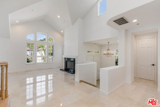 2370 Brookshire Lane, Los Angeles CA: https://media.crmls.org/mediaz/38e1379e-2f8a-44b8-a7b1-0bdd8f6b6123.jpg