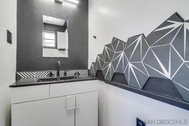 3518 Isla Vista Dr, San Diego CA: https://media.crmls.org/mediaz/38e251b8-988a-4764-8674-03808ab25eea.jpg