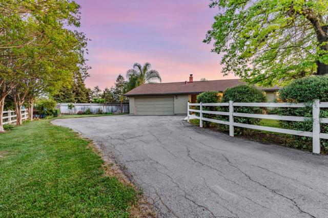 10495 Garcia Lane, Gilroy CA: https://media.crmls.org/mediaz/38e2990d-416b-4fc6-85ab-a1e4758ee022.jpg
