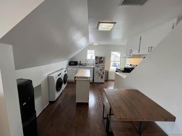 1525 Monroe Avenue, San Diego CA: https://media.crmls.org/mediaz/38e2ea80-3518-4ecd-9bcf-12992090fb8c.jpg
