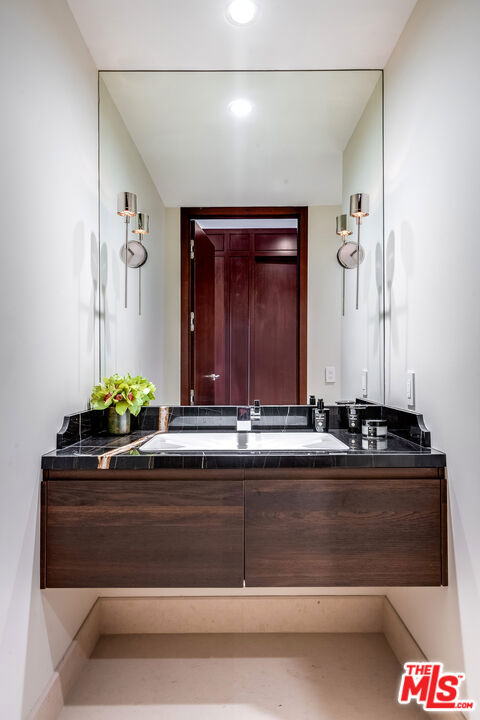 1200 Club View Drive, Los Angeles CA: https://media.crmls.org/mediaz/38e31c2e-f93c-48f5-86fe-df7d0fd14421.jpg