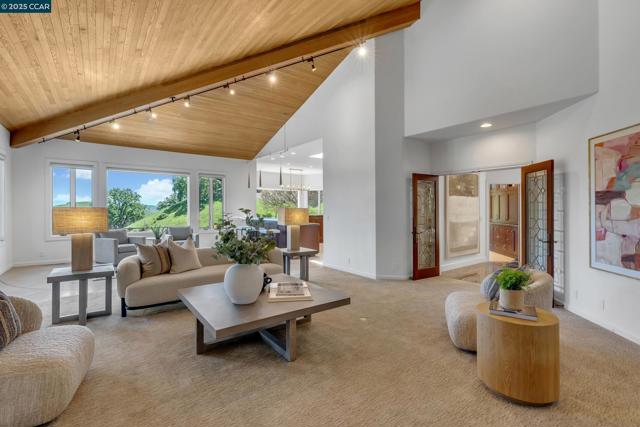 1121 Eagle Nest Ct, Danville CA: https://media.crmls.org/mediaz/38e32774-c84f-45f2-af50-cbdec8b7d6b6.jpg