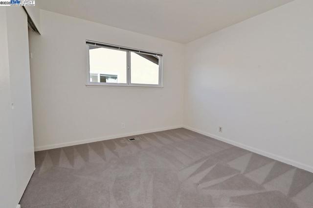 573 Junipero St, Pleasanton CA: https://media.crmls.org/mediaz/38e375d4-f44e-4e46-bc59-7a117df6479e.jpg