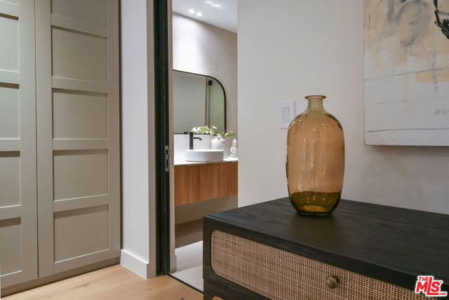 112 S Valley Street, Toluca Lake CA: https://media.crmls.org/mediaz/38e3b99e-0753-48e2-a252-fddcd4e8fd7a.jpg