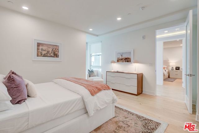 17325 Castellammare Drive, Pacific Palisades CA: https://media.crmls.org/mediaz/38e3d4e2-4a83-413e-9591-46371c85d44b.jpg