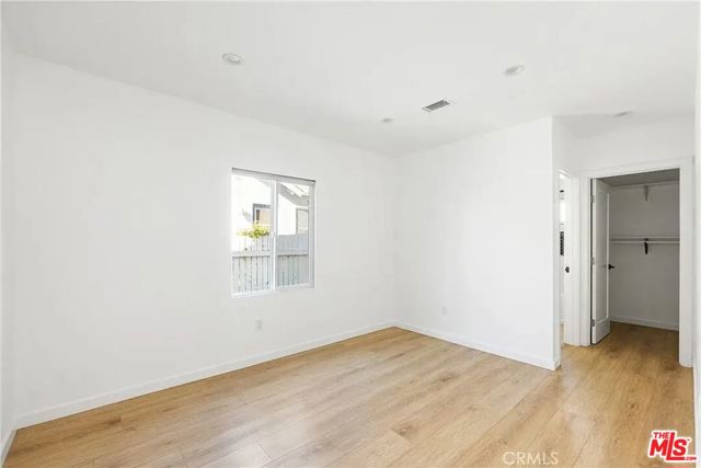 935 E Fairview Boulevard, Inglewood CA: https://media.crmls.org/mediaz/38e3d68e-7a3b-422d-b630-77459c4006d9.jpg