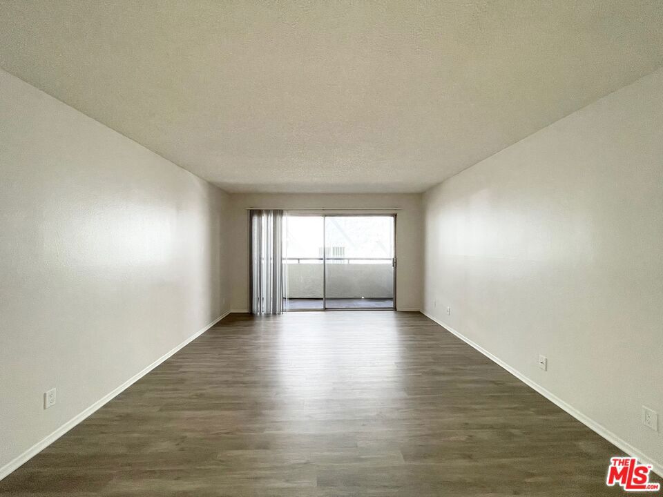 https://media.crmls.org/mediaz/38e4ad3c-c537-43f9-a9e0-75eea01e8ebb.jpg?preset=X-Large