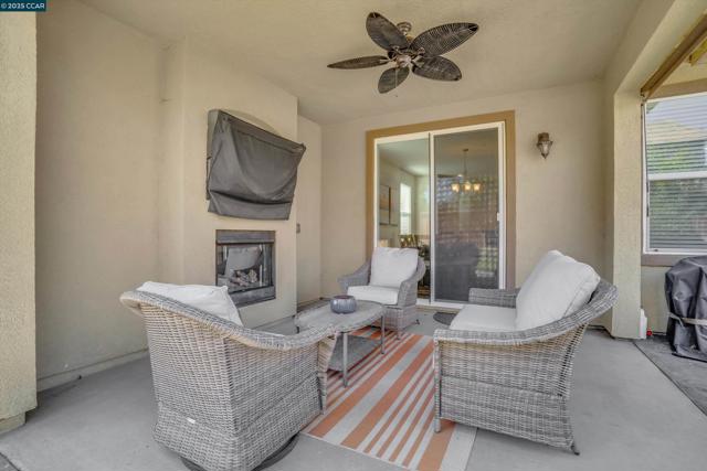 8275 Brookhaven Cir, Discovery Bay CA: https://media.crmls.org/mediaz/38e4c463-7703-4c6f-b583-ed49dbb2c398.jpg