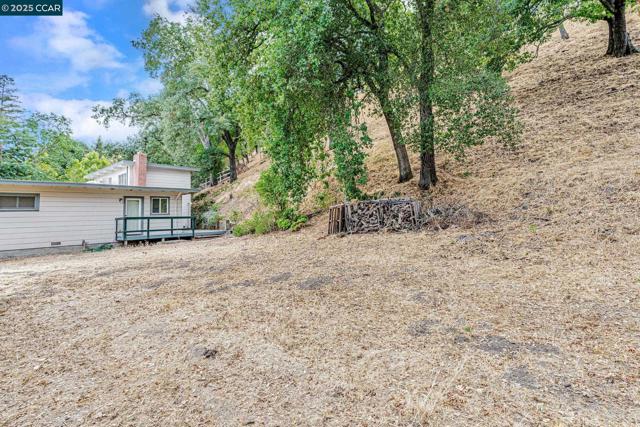 2435 Lunada Ln, Alamo CA: https://media.crmls.org/mediaz/38e4d221-95e5-49ab-9d85-5e7d7ba02081.jpg