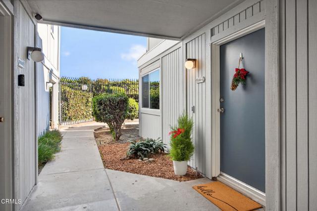 Detail Gallery Image 2 of 40 For 1320 San Simeon Ct #4,  Ventura,  CA 93003 - 2 Beds | 1/1 Baths