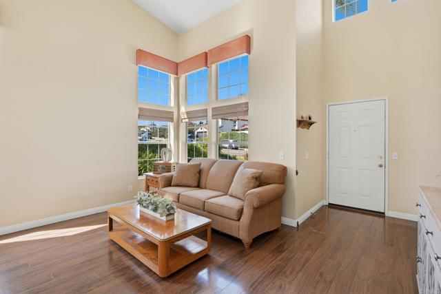 Detail Gallery Image 3 of 32 For 833 Bel Esprit Cir, San Marcos,  CA 92069 - 3 Beds | 2/1 Baths