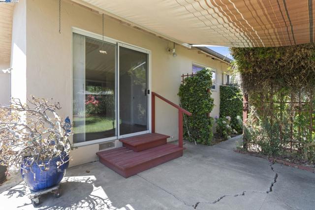 1128 Verona Ave, Livermore CA: https://media.crmls.org/mediaz/38e51913-ae0d-4f80-b748-2b4c9f437aff.jpg