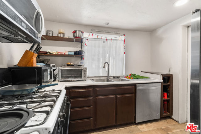 7312 Bright Avenue, Whittier CA: https://media.crmls.org/mediaz/38e53b25-bb99-497b-9c13-8aa716b1331d.jpg