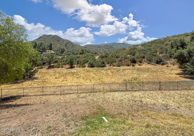 2317 Sierra Creek Road, Agoura Hills CA: https://media.crmls.org/mediaz/38e546ce-a26c-43f9-93bb-c5b3913885d4.jpg