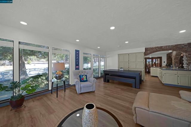 Image 5 of 60 For 1324 Alves Dr