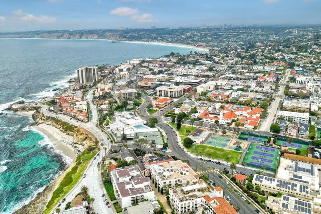 7635 Draper Avenue, La Jolla CA: https://media.crmls.org/mediaz/38e60079-1a37-4b8b-a9d0-0f2079892e43.jpg