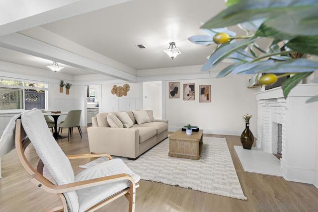 311 B Ave, Coronado CA: https://media.crmls.org/mediaz/38e6144c-6080-48df-a60b-0083e831e54c.jpg