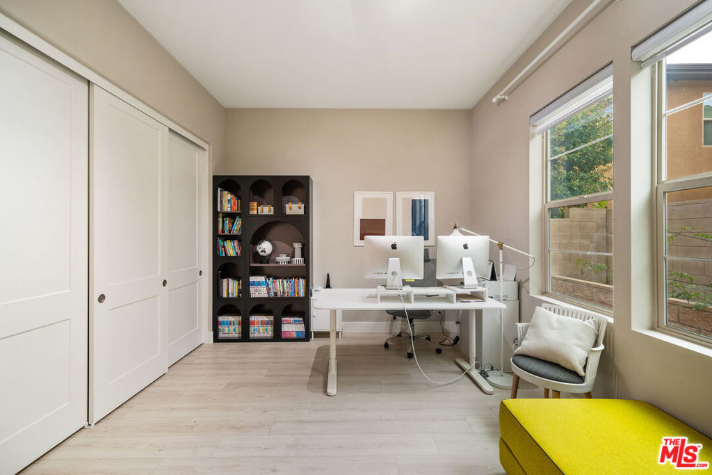 38e65303 17c9 4a71 B502 5e49f0f575ad