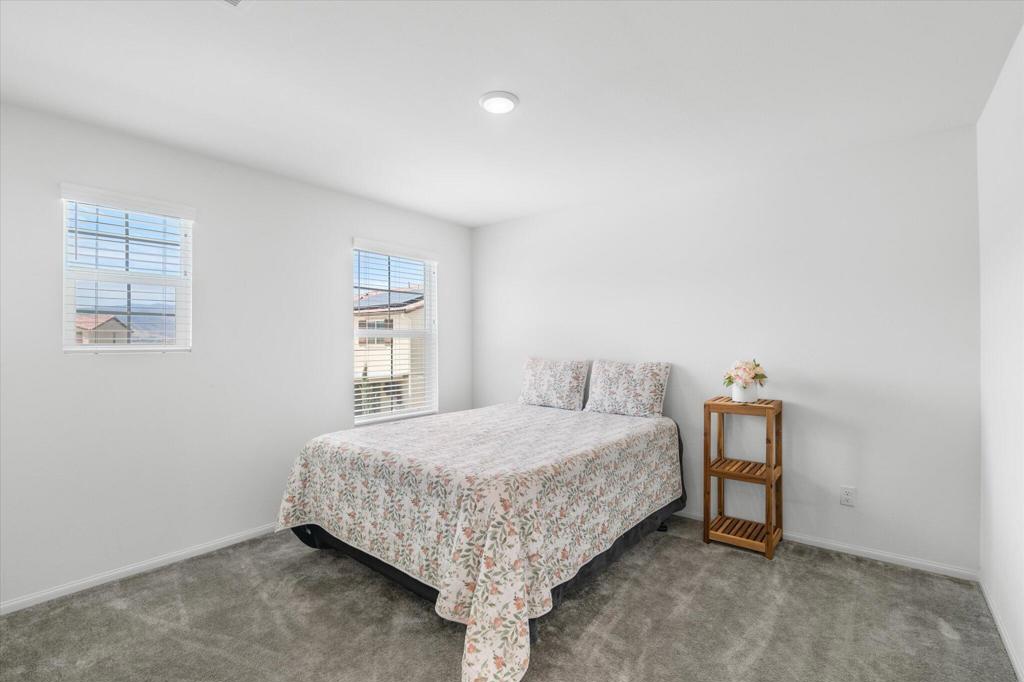 https://media.crmls.org/mediaz/38e65356-b106-4830-9489-fd5de4932a12.jpg?preset=X-Large