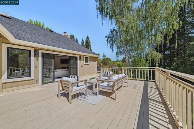 22 Ranger Ct, Alamo CA: https://media.crmls.org/mediaz/38e65e65-48f0-4a95-9052-fbac24e8d719.jpg