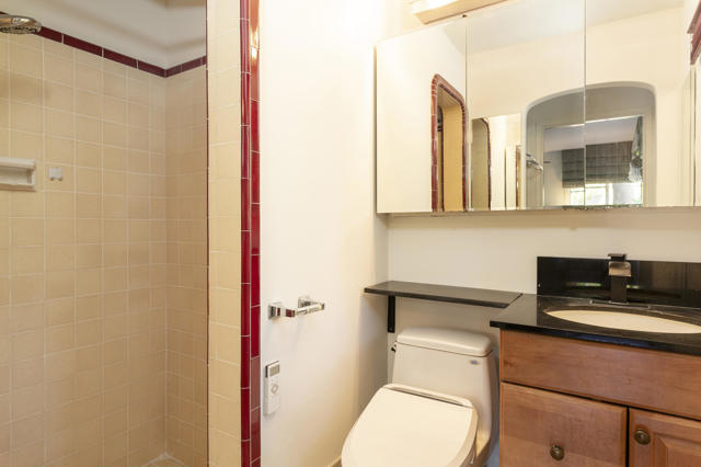 438 E Avenida Hokona, Palm Springs CA: https://media.crmls.org/mediaz/38e6bff3-64b3-4800-ae34-14644c73d29a.jpg