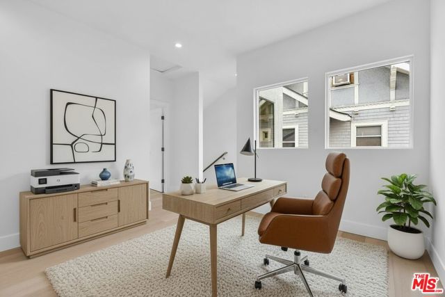 4308 Victoria Park Drive, Los Angeles CA: https://media.crmls.org/mediaz/38e6f540-9964-4243-a1e6-88ef6447a37e.jpg