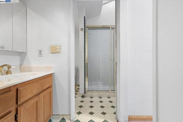 3491 Middleton Ave, Castro Valley CA: https://media.crmls.org/mediaz/38e6f979-86e1-40e9-9451-16b58e711e9b.jpg