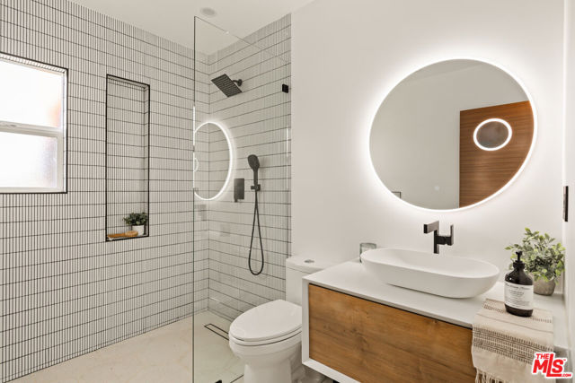 5831 Elba Place, Woodland Hills CA: https://media.crmls.org/mediaz/38e7458d-ca03-4f70-b2ab-74aff4da8191.jpg