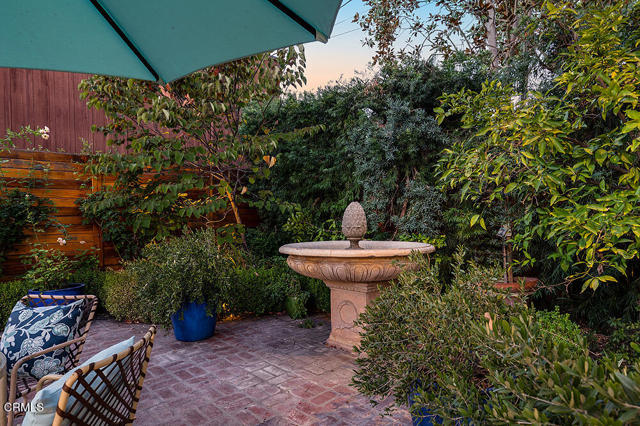 782 S Arroyo Boulevard, Pasadena CA: https://media.crmls.org/mediaz/38e74cb2-2814-422f-bd2f-18b6dedb234e.jpg