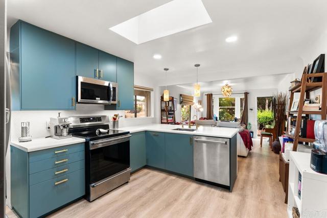 Detail Gallery Image 5 of 22 For 1738 33rd St, San Diego,  CA 92102 - 2 Beds | 1/1 Baths