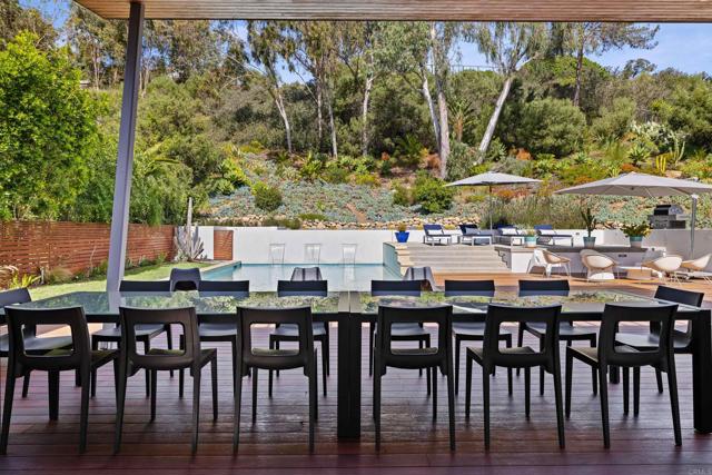 6672 Avenida Andorra, La Jolla CA: https://media.crmls.org/mediaz/38e7727a-074f-4a8a-9853-ecb27b03284d.jpg