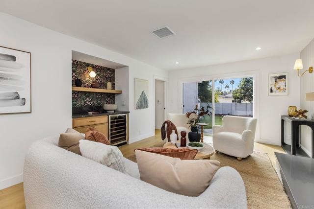 Detail Gallery Image 14 of 28 For 14362 Collins St, Sherman Oaks,  CA 91401 - 3 Beds | 2 Baths