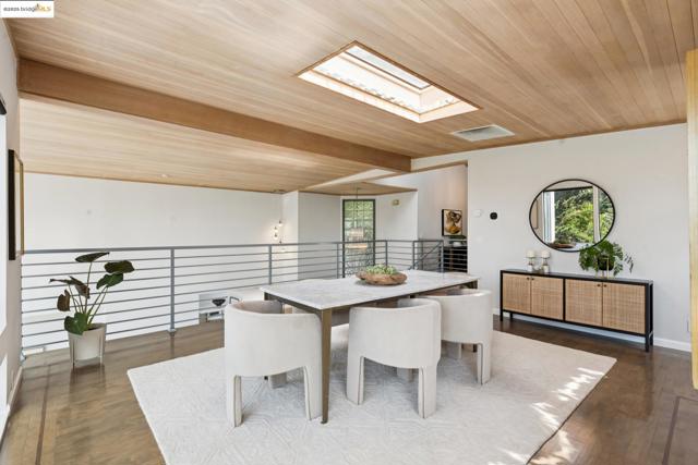 2861 Chelsea Drive, Oakland CA: https://media.crmls.org/mediaz/38e7a37d-e5f8-46eb-988d-e3466e9d0374.jpg