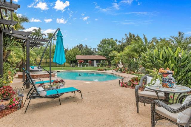 3609 Monte Real, Escondido CA: https://media.crmls.org/mediaz/38e7d2ac-6c23-438c-a66e-daf12ca2db84.jpg