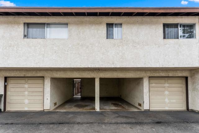 2139 Via Esmarca, Oceanside CA: https://media.crmls.org/mediaz/38e892f1-527e-4f93-8b59-32071170d58c.jpg