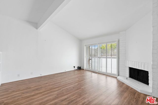 17114 Palisades Circle, Pacific Palisades CA: https://media.crmls.org/mediaz/38e8b439-cff7-4cc3-9c4f-9c39c584e4b0.jpg